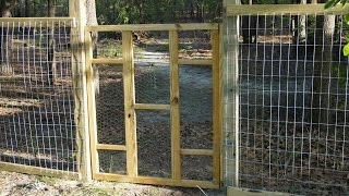 build garden gate chicken wire